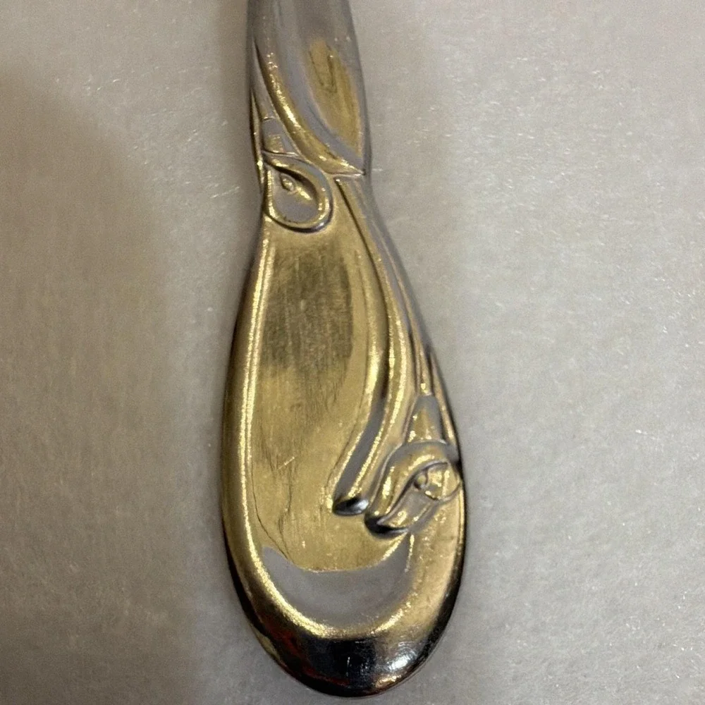 Oneida Deluxe Stainless Steel Teaspoon Floral Handle Glossy Silver 6 in